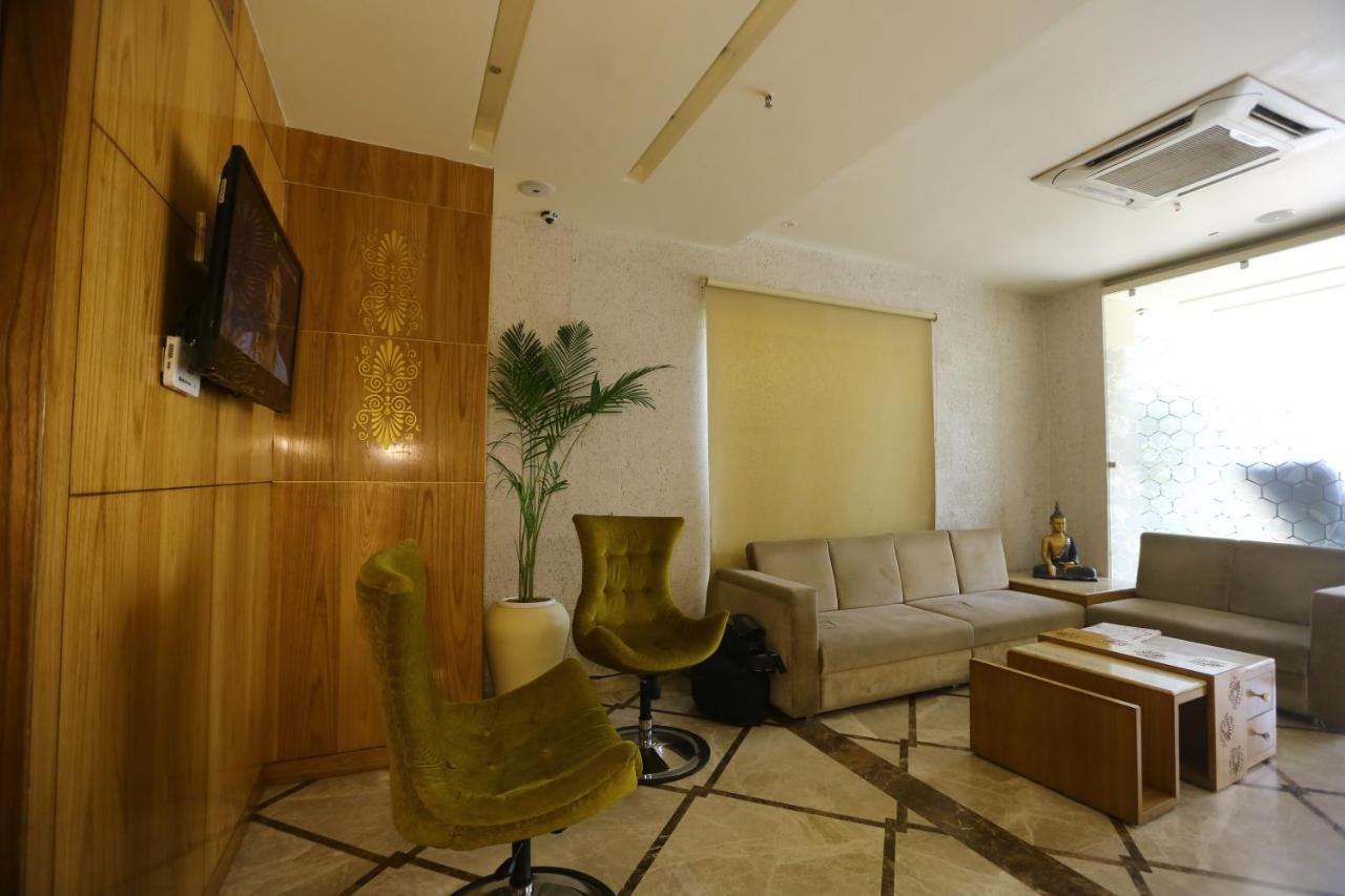 Hotel Gurveer Royal Лакхнау Экстерьер фото