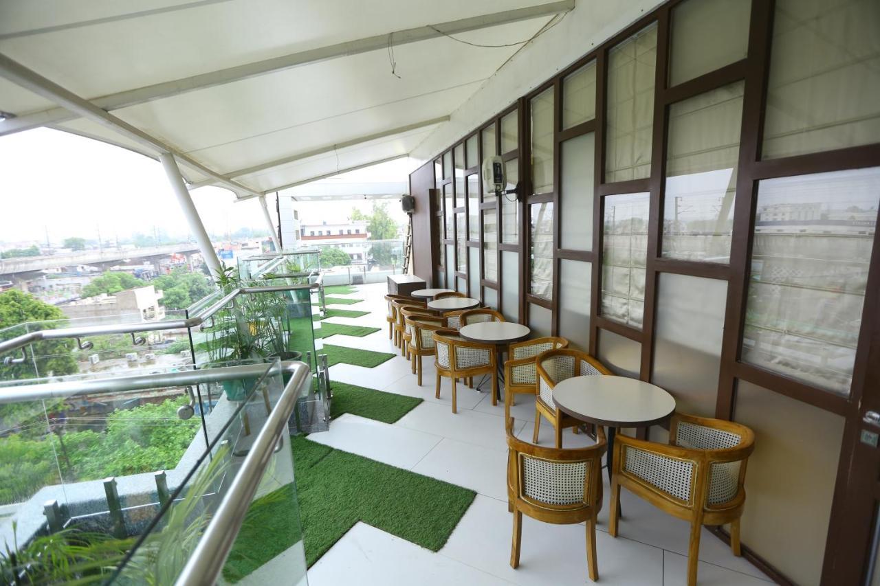 Hotel Gurveer Royal Лакхнау Экстерьер фото