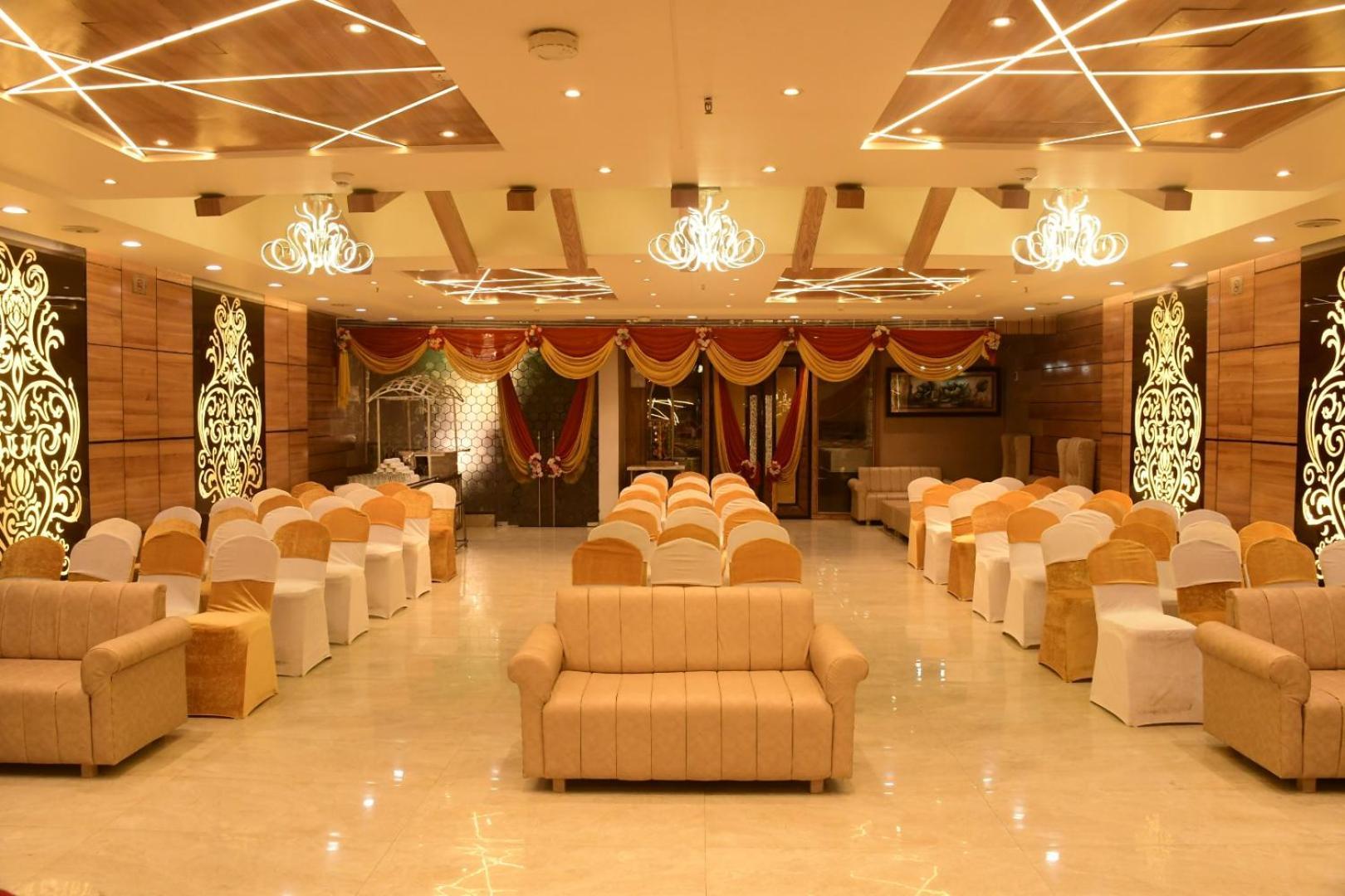 Hotel Gurveer Royal Лакхнау Экстерьер фото