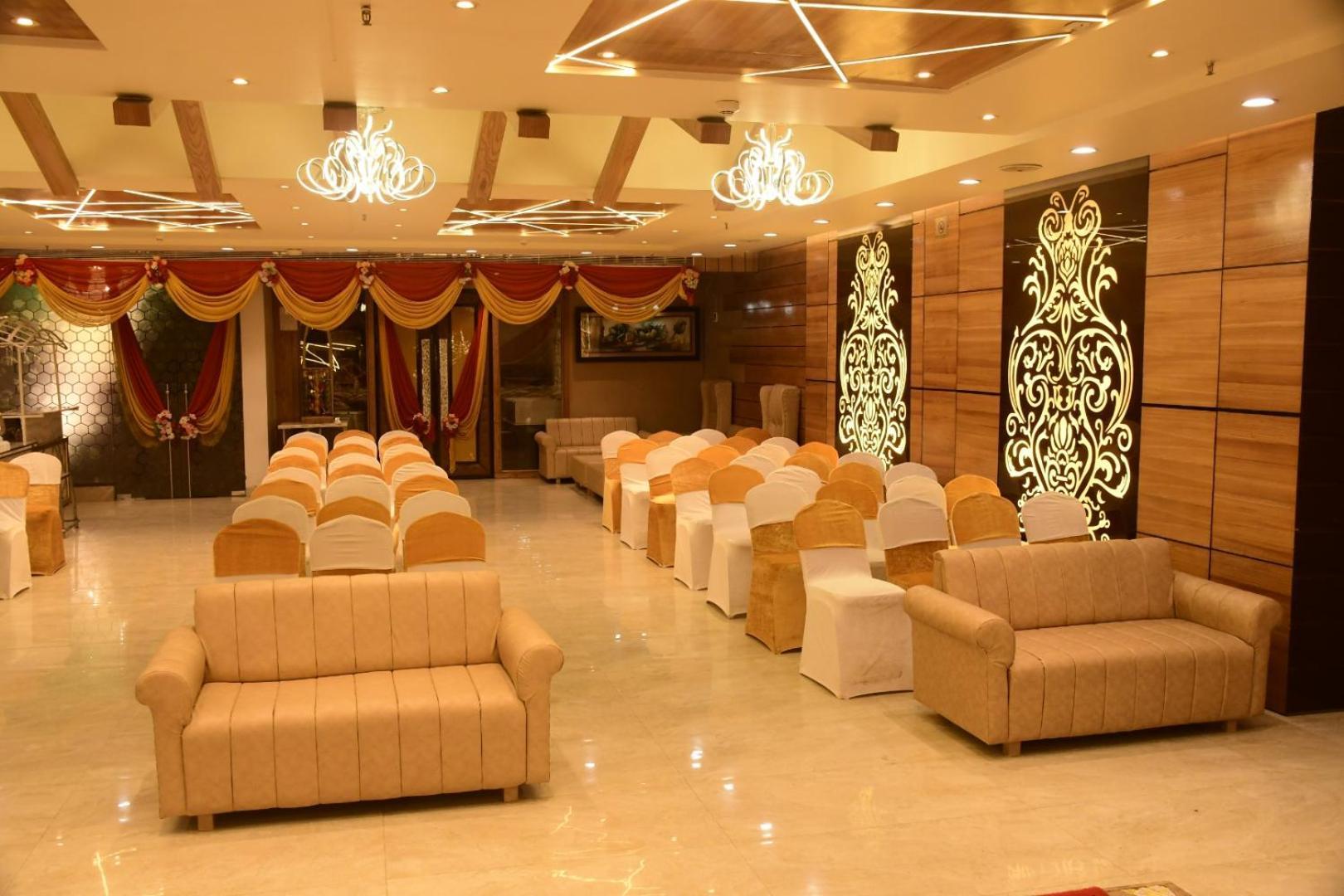 Hotel Gurveer Royal Лакхнау Экстерьер фото
