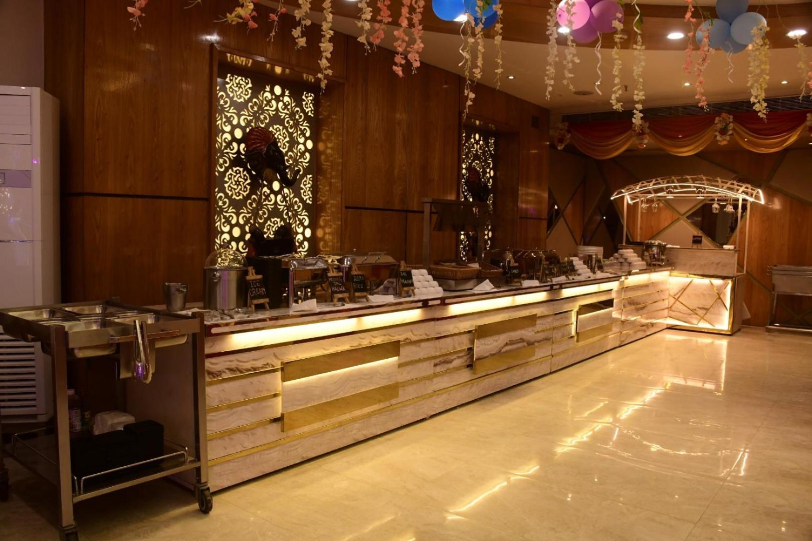 Hotel Gurveer Royal Лакхнау Экстерьер фото