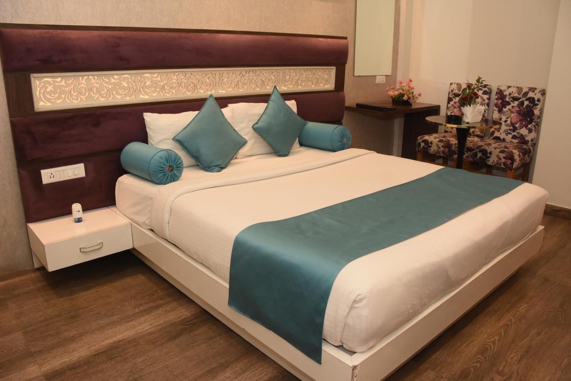 Hotel Gurveer Royal Лакхнау Экстерьер фото