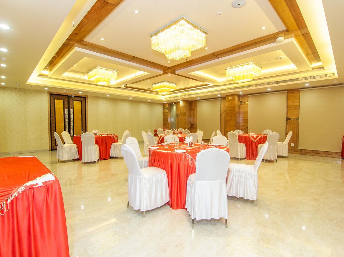 Hotel Gurveer Royal Лакхнау Экстерьер фото