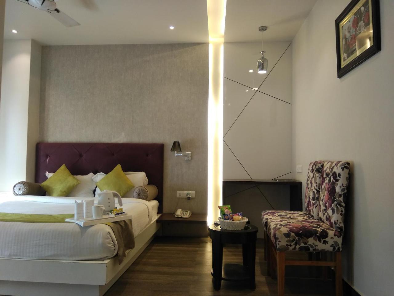 Hotel Gurveer Royal Лакхнау Экстерьер фото