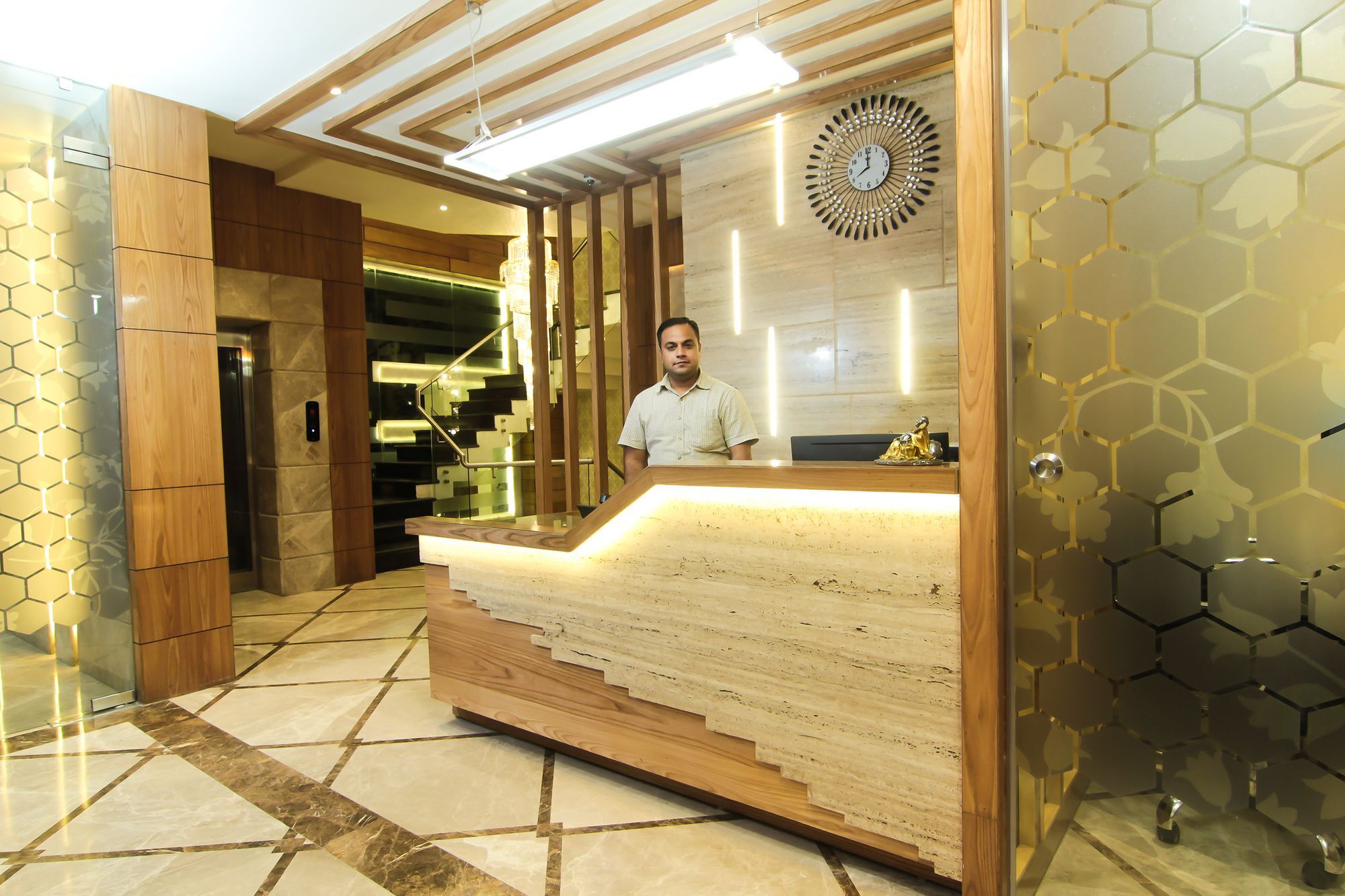 Hotel Gurveer Royal Лакхнау Экстерьер фото